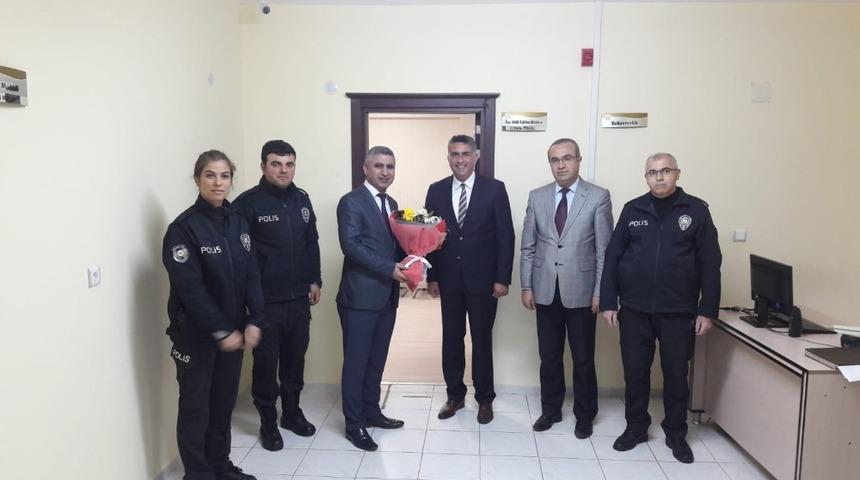 Polisler 24 Kasım &Ouml;ğretmenler G&uuml;n&uuml;n&uuml; kutladı