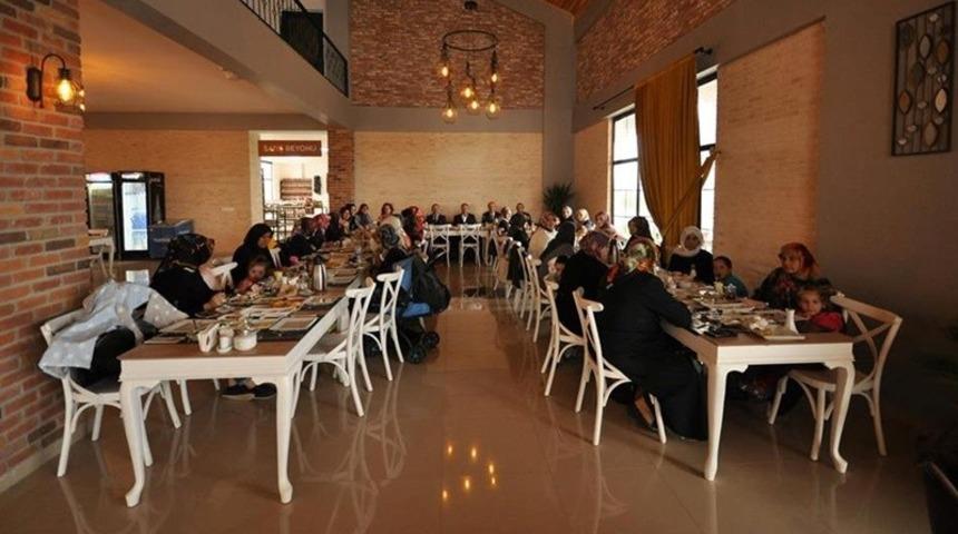 Başkan Kaya &ouml;zel &ouml;ğrenci ve velilerini ağırladı