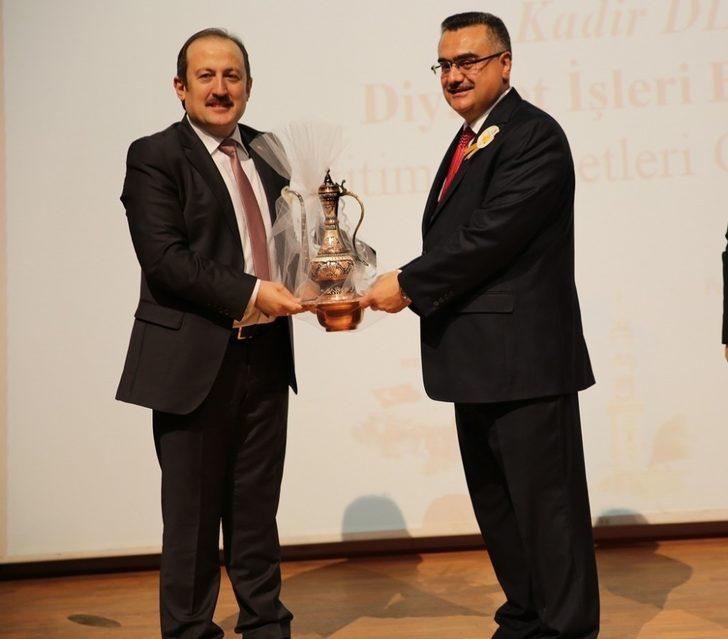 Mevlid-i Nebi Haftası dolayısıyla “Peygamberimiz ve Gençlik” konulu konferans düzenlendi G5