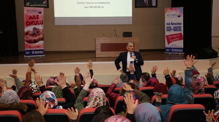 KO-MEK’te çocuk yetiştirmenin kuralları anlatıldı