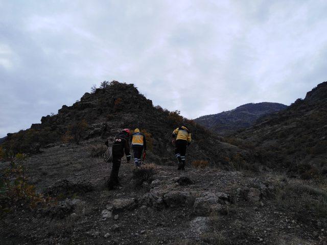 Ayağı kırılan avcıya k&ouml;peğinin sevgi ve sadakati 1