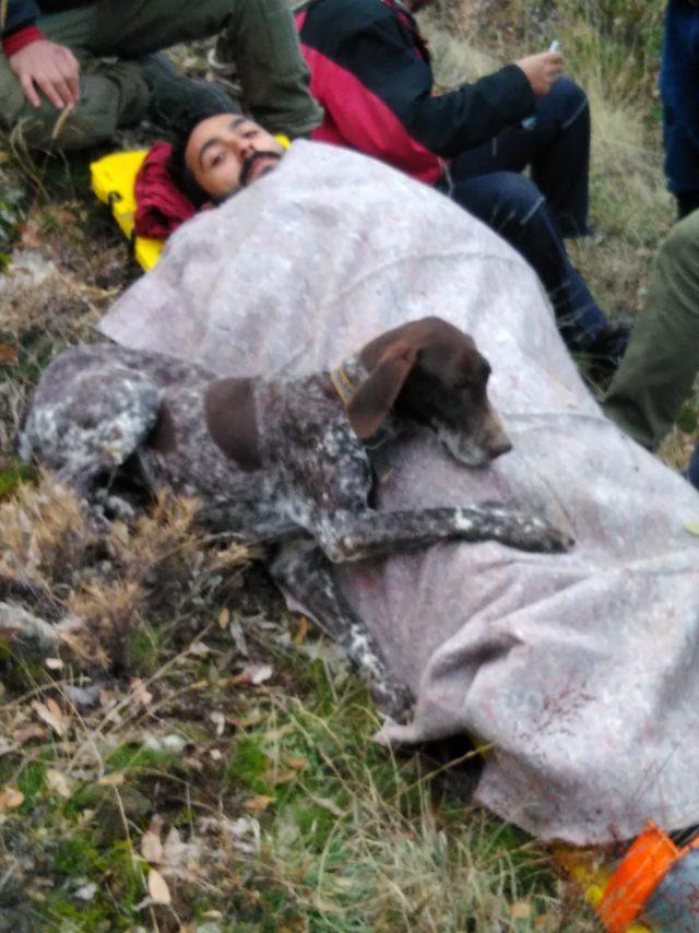 Ayağı kırılan avcıya k&ouml;peğinin sevgi ve sadakati 2