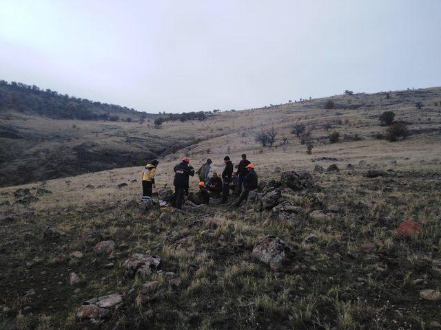 Ayağı kırılan avcıya k&ouml;peğinin sevgi ve sadakati 3