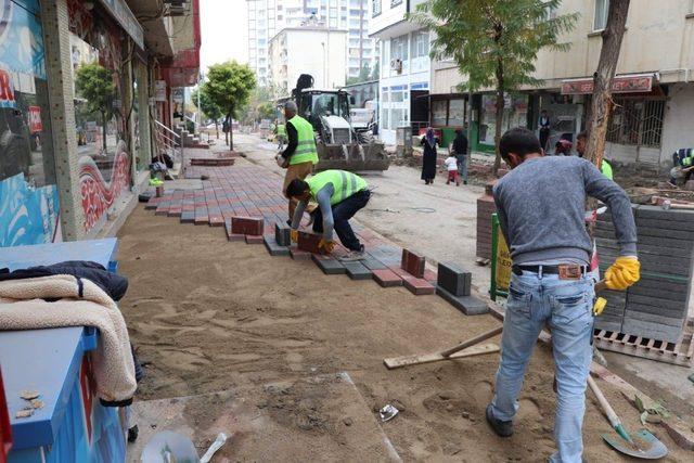 Siirt’te kaldırım çalışmaları sürüyor