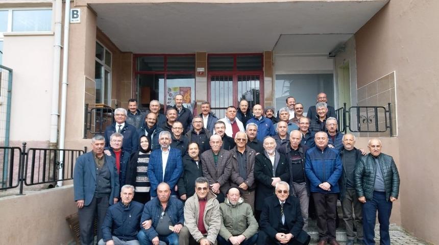 &Ouml;ğretmen ve &ouml;ğrencileri 37 yıl sonra buluştu