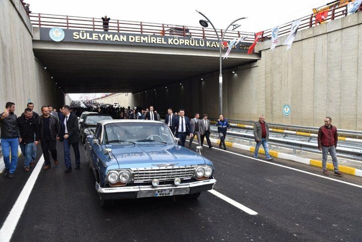 Başkan Ergün’den klasik otomobilli kavşak açılışı G4