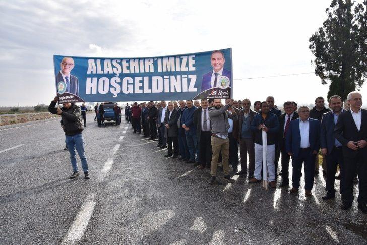 Başkan Ergün’den klasik otomobilli kavşak açılışı G5