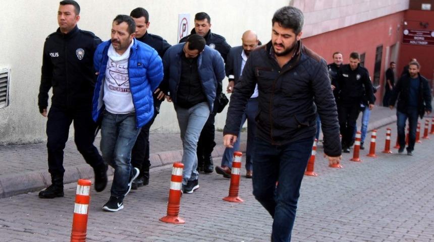 Uyuşturucu operasyonlarında g&ouml;zaltına alınanlar adliyeye &ccedil;ıkarıldı