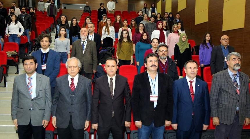 Felsefe B&ouml;l&uuml;m Başkanları ER&Uuml;&rsquo;de D&uuml;zenlenen &Ccedil;alıştayda Buluştu