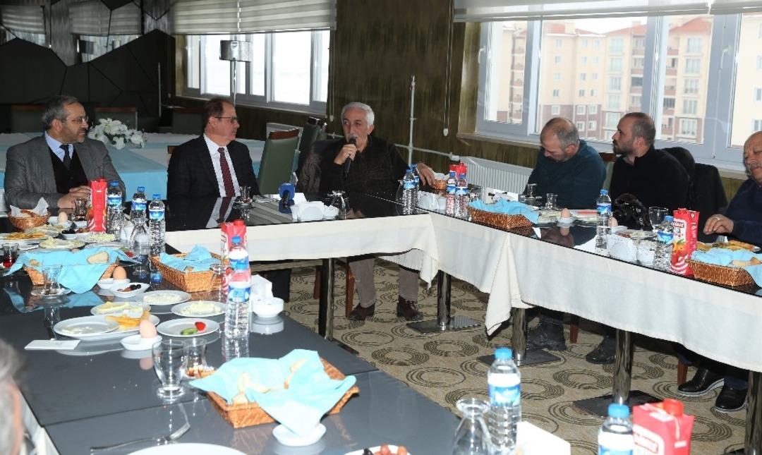 Rekt&ouml;r Coşkun, basın mensuplarını kahvaltıda ağırladı