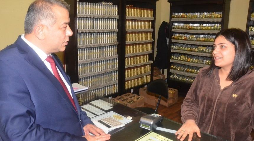 Erdoğan Bıyık&rsquo;a esnaflar b&uuml;y&uuml;k ilgi g&ouml;sterdi