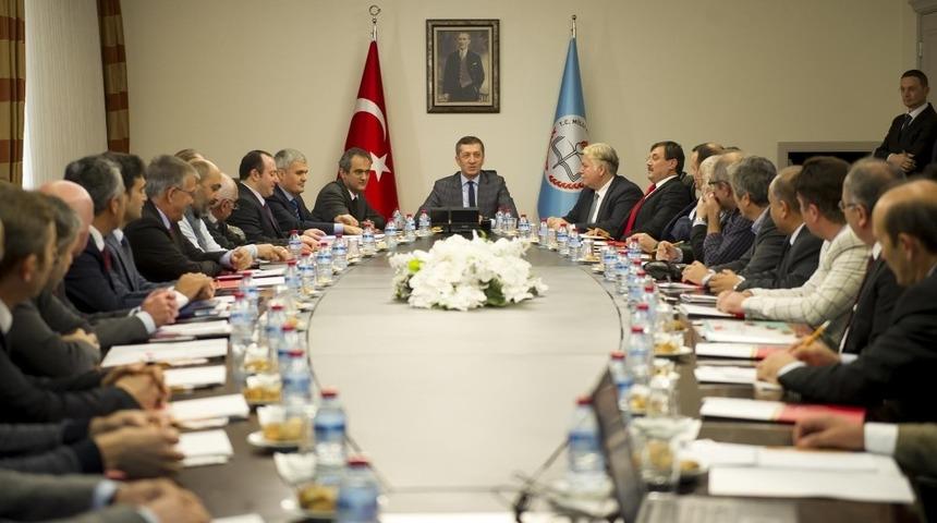 Meslek liselerinde ahşap oyuncak &uuml;retimi başlıyor