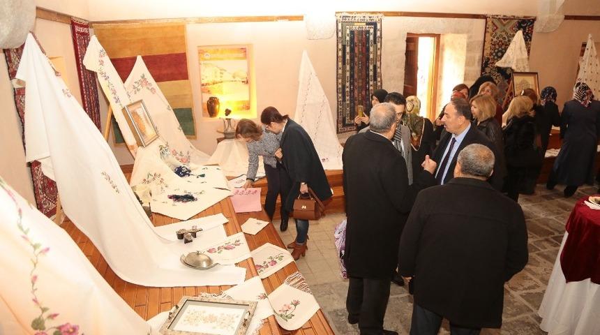 Tahtalı hamam m&uuml;zesi&rsquo;nde &lsquo;İğneden D&ouml;k&uuml;lenler&rsquo; sergisi