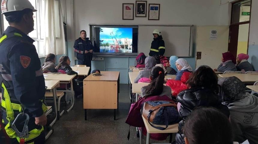 İtfaiye M&uuml;d&uuml;rl&uuml;ğ&uuml;n&uuml;n eğitimleri s&uuml;r&uuml;yor