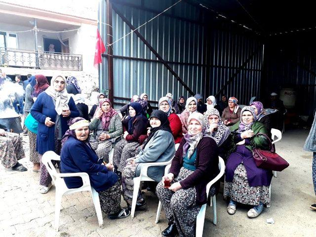 Sarıgöl Yeniköy Mahallesinde bin kişiye yemek verilerek ‘Mevlid-i Nebi haftası kutlandı