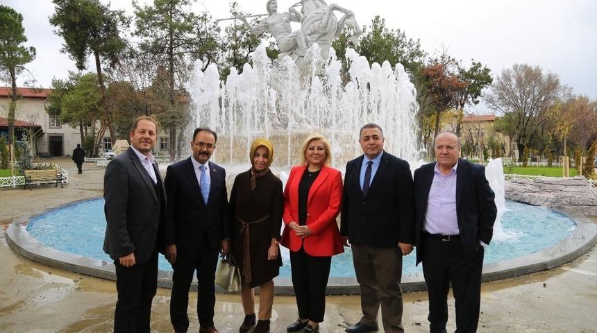&ldquo;T&uuml;rk Siyasetinde Yeni D&ouml;nem Şifreleri&rdquo; paneli Uşak&rsquo;ta ger&ccedil;ekleşti