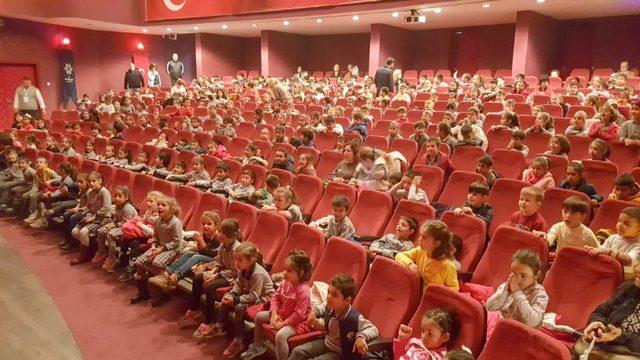 Büyükşehir binlerce seyirciyi tiyatroyla buluşturuyor