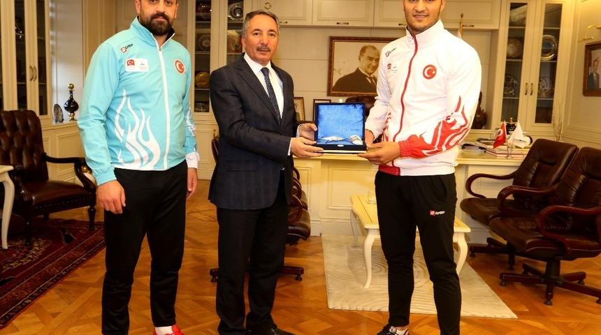 Milli sporcu Malkan&rsquo;dan Rekt&ouml;r Karabulut&rsquo;a ziyaret