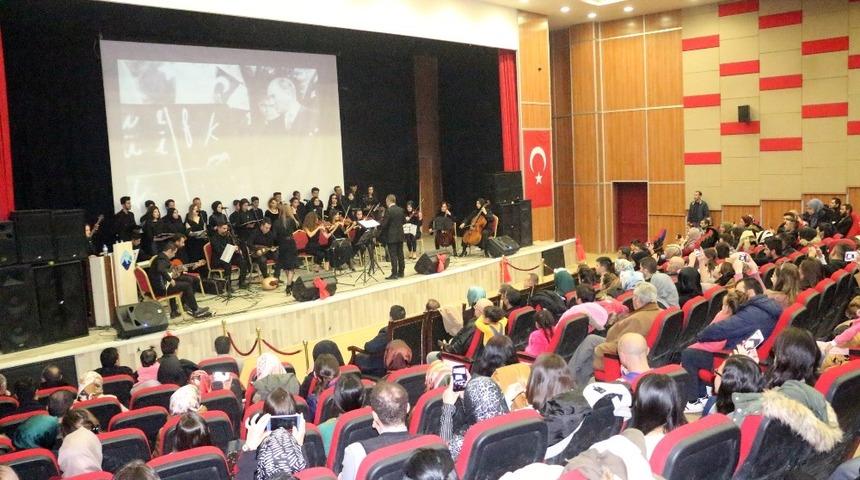 Ağrı&rsquo;da &ouml;ğretmenler korosundan konser