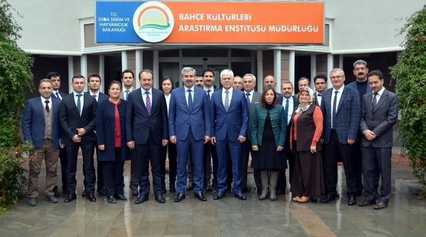 TAGEM Genel M&uuml;d&uuml;r&uuml; &Ouml;zkan Kayacan Erzincan&rsquo;da