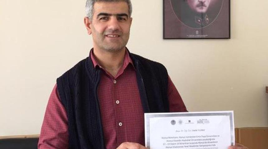 BEÜ akademisyeni en iyi bildiri ödülü aldı