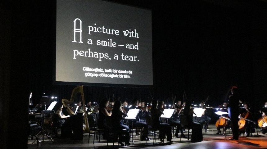 Canlı müzik eşliğinde sessiz film gösterimi