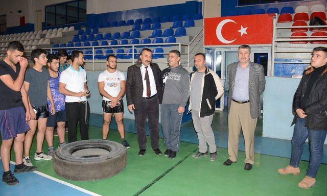 Cengiz Şahin’den genç sporculara ziyaret