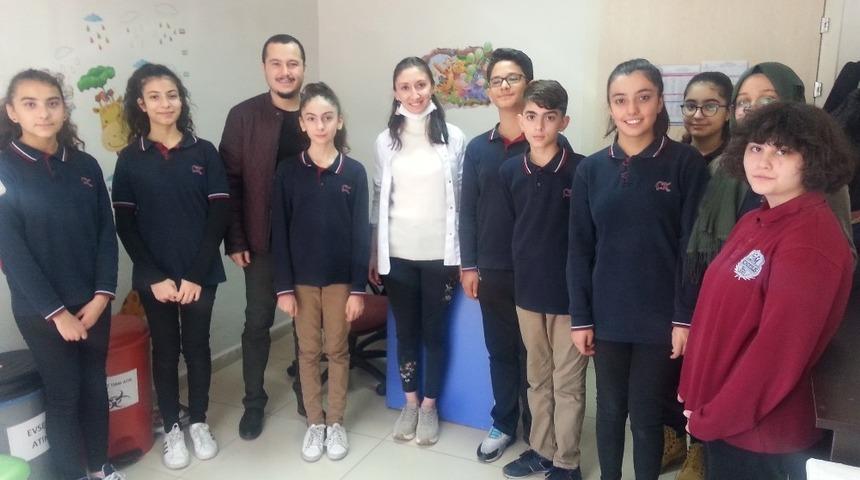 &Ouml;ğrenciler Ağız ve Diş Sağlığı Merkezi doktorlarıyla bir araya geldi