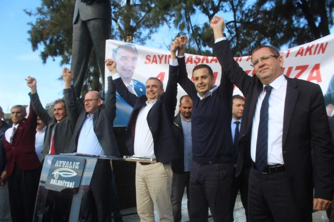 Ayvalık&rsquo;ta Ahmet Akın&rsquo;a sevgi seli