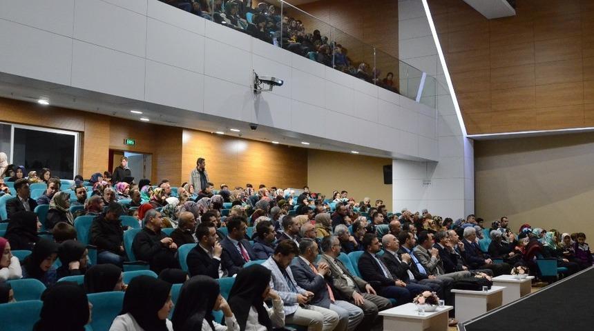 Boz&uuml;y&uuml;k&rsquo;te 40 Hadis Ezberleme Yarışması d&uuml;zenlendi