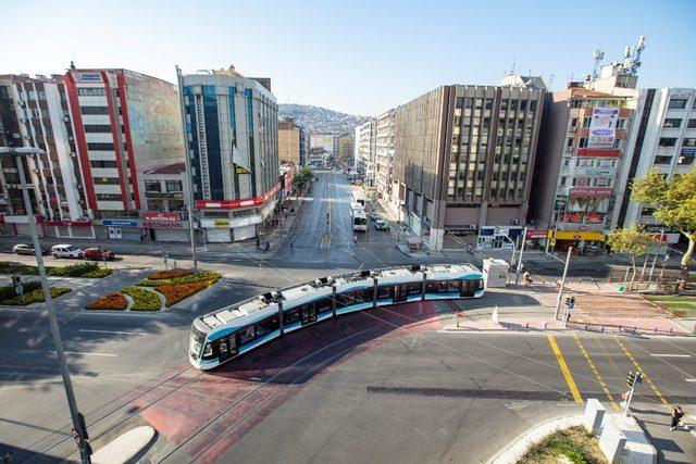 İzmir Tramvayını kullanan yolcu sayısı 21 milyonu aştı