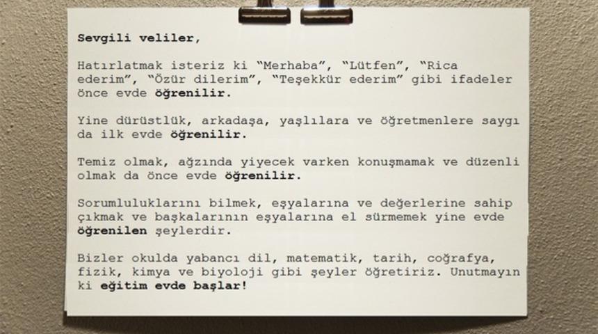 Velilerin daha sorumlu olmasından yakınan okul yönetimi astığı afişle fenomen oldu 