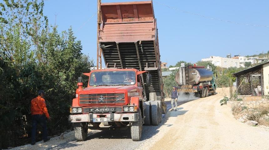 Erdemli’de asfaltlama çalışması sürüyor