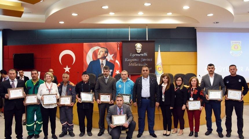 Başkan Can, başarılı personellerini &ouml;d&uuml;llendirdi