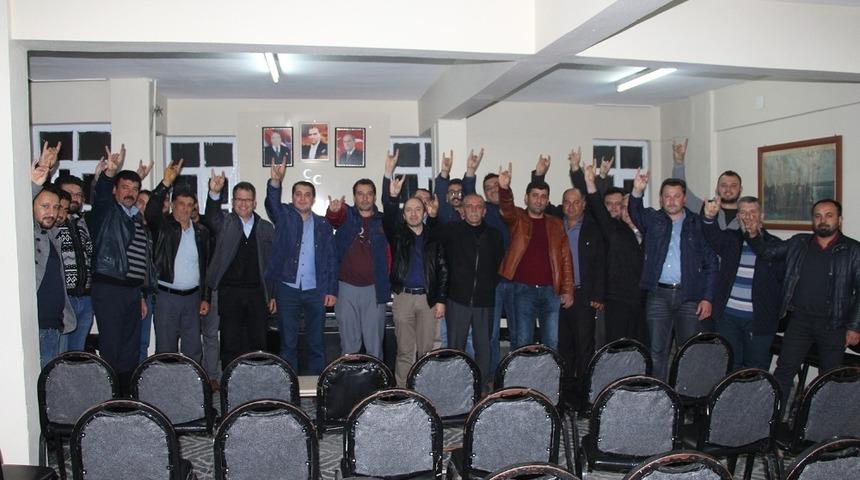 Kula İYİ Parti&rsquo;den 8 &uuml;ye daha MHP&rsquo;ye ge&ccedil;ti