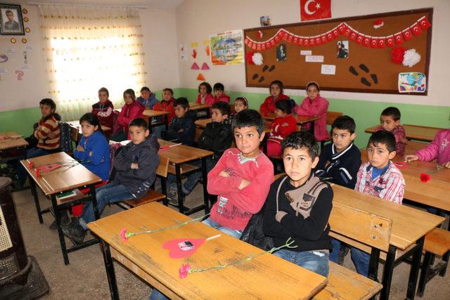 PKK nın şehit ettiği Necmettin &ouml;ğretmen, isminin verildiği okulda anıldı 2