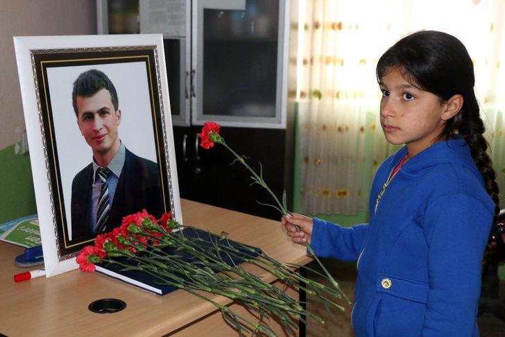 pkk nin sehit ettigi necmettin ogretmen isminin verildigi okulda anildi son dakika haberler