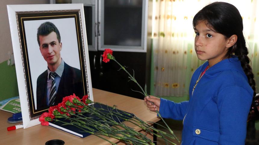PKK'nın şehit ettiği Necmettin &ouml;ğretmen, isminin verildiği okulda anıldı