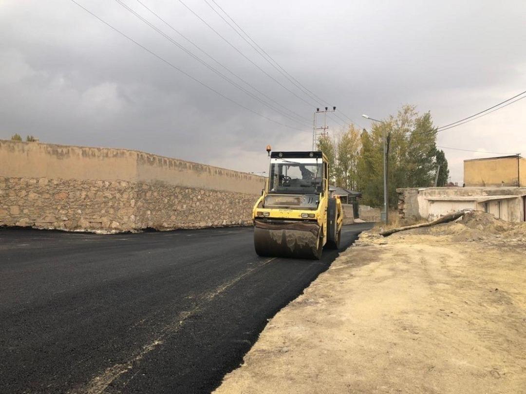 Başkale de yol yapım &ccedil;alışmaları