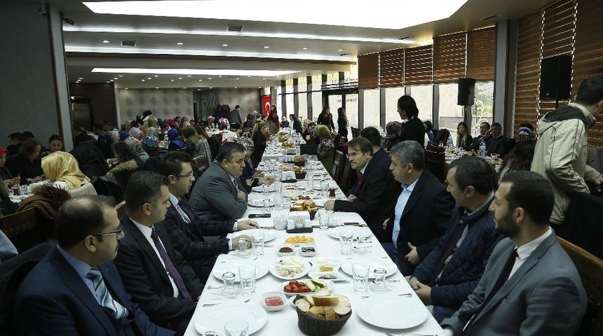 &Ouml;ğretmenlik g&ouml;n&uuml;l mesleğidir