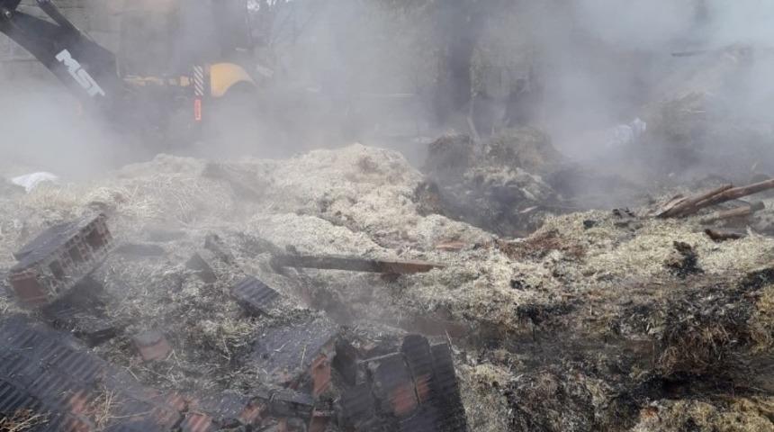 Nazımiye&rsquo;de ahır yangını