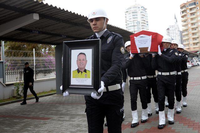 Kalp krizinden yaşamını yitiren trafik polisi, son yolculuğuna uğurlandı