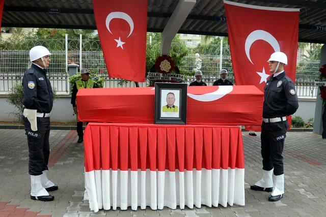 Kalp krizinden yaşamını yitiren trafik polisi, son yolculuğuna uğurlandı