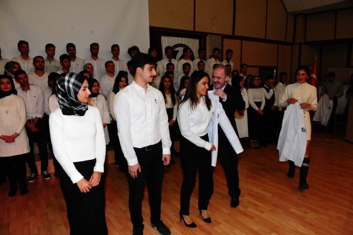 Van YYÜ’de diş hekimi adayları beyaz önlüklerini giydi G1