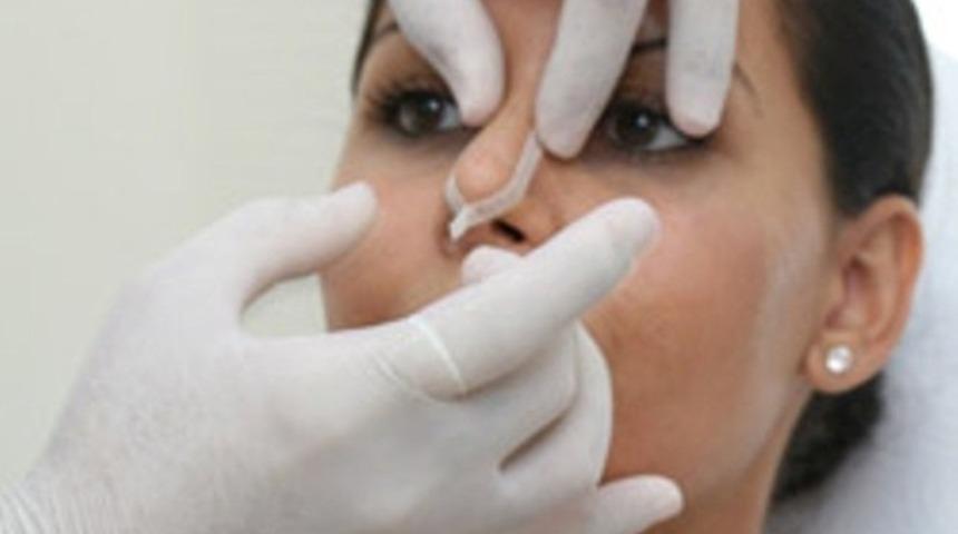 Makyaj problemli burnu saklamaz