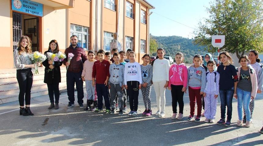 Ümmet Akın öğretmenleri unutmadı