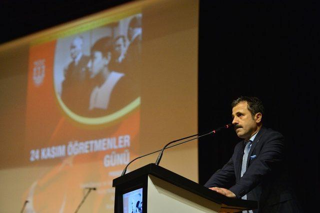 Üniversitede Öğretmenler Günü kutlandı