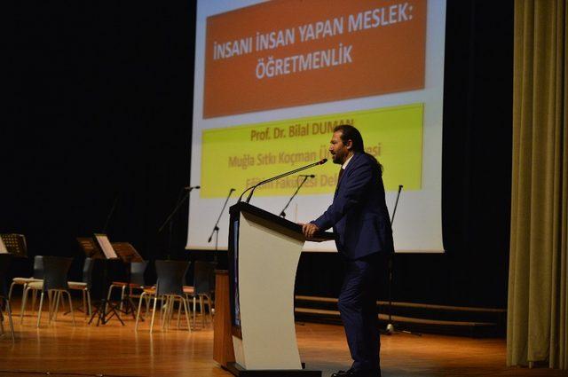 Üniversitede Öğretmenler Günü kutlandı