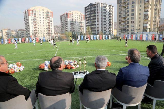 Talas’ta okullar arası futbol turnuvası