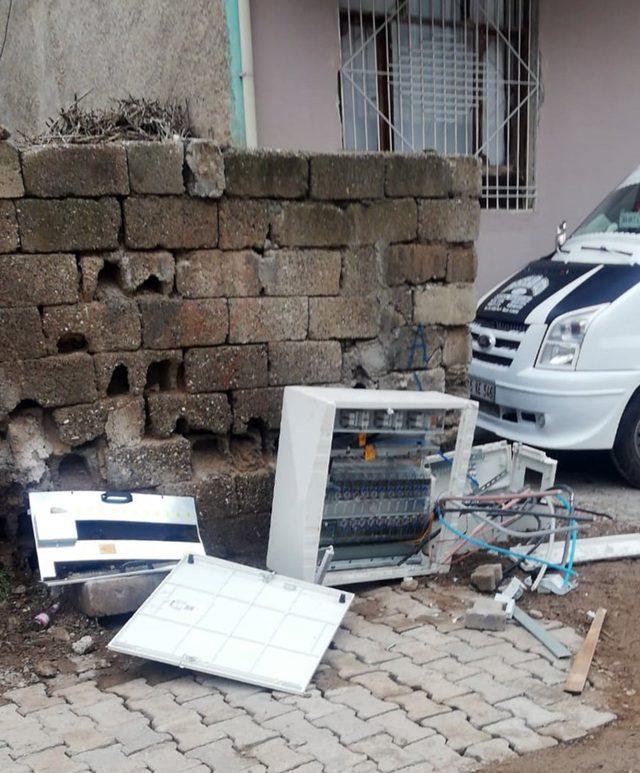 Bismil'de, elektrik panosunu tahrip eden 3 kişi tutuklandı